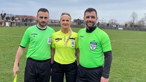 Un arbitru a salvat de la moarte un jucător, în liga județeană din Prahova / Alina Năstase, arbitrul partidei, a acordat primul ajutor, după ce fotbalistul și-a înghițit limba