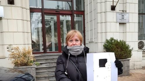 Emilia Șercan protestează de 9 zile în fața Parchetului General și a Parchetului Curții de Apel București după ce s-a închis ancheta privind campania de denigrare împotriva jurnalistei / ”Acel procuror nu a văzut intenția, premeditarea și forma continuată a faptei”