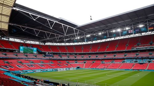 Un ministru german acuză UEFA de iresponsabilitate pentru că permite prezenţa a zeci de mii de fani pe stadionul Wembley / OMS avertizează asupra creşterii infectărilor în ţările ce găzduiesc EURO 2020