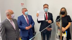 Primele cărți electronice de identitate din România vor fi eliberate la Cluj, anunță ministrul Afacerilor Interne, Lucian Bode