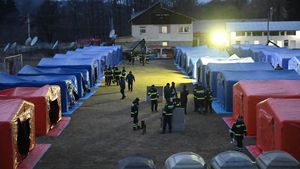 Departamentul pentru Situații de Urgență: A fost operaționalizată astăzi o tabără mobilă în orașul Siret / Unitatea mobilă, formată din 30 de corturi, este pregătită să asigure cazarea temporară refugiaților din Ucraina