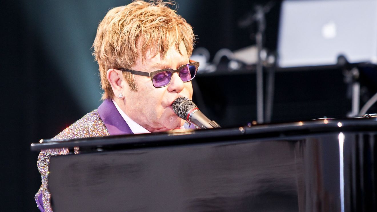 Elton John dezvăluie că şi-a pierdut vederea, în urma unei infecții la ochi contractate în Franța