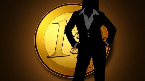 O escortă româncă de 51 de ani, milionară în Italia / A acumulat aproape 3,5 milioane de euro în 7 ani / Autoritățile au pus sechestru pe 19 imobile într-un dosar de evaziune fiscală