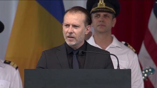 VIDEO Premierul Cîțu, la recepția de Ziua Independenței: În cei 10 ani petrecuți în SUA am învățat că proprietatea privată e sfântă și antreprenorii sunt adevărații eroi ai economiei. Ar trebui să-i cinstim și în România