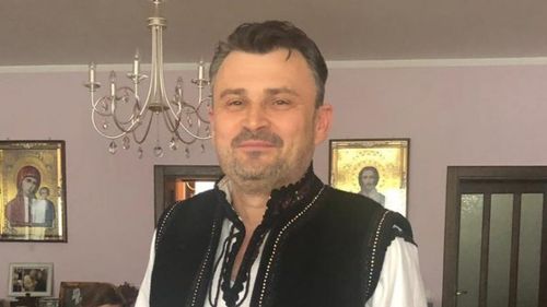 Cum s-a transformat pentru o seară șeful Departamentului pentru Românii de Pretutindeni în ospătarul lui Paul Stănescu/ Parlamentari PSD: Nu e în stare să lege trei cuvinte. Dacă a fost grea seara pe terasă, putea să ia o pauză a doua zi