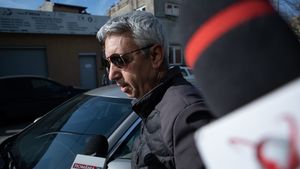 Procesul intentat de Dan Diaconescu mai multor publicații, printre care G4Media.ro, și televiziuni se suspendă / Decizia nu este definitivă