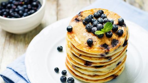 Mic dejun perfect pentru weekend: Clătite pline de proteine, fără făină și fără îndulcitori