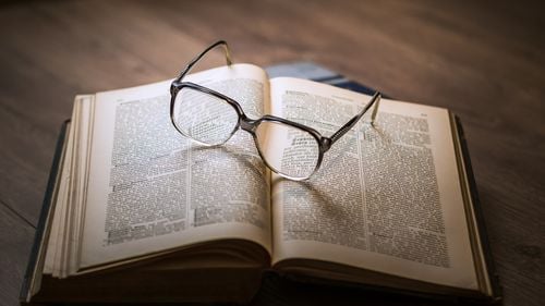 Șefa Înaltei Curți a plafonat la 3.000 de lei decontul pentru ochelarii de vedere ai angajaților instituției. Obligația decontului, prevăzută de legislația europeană