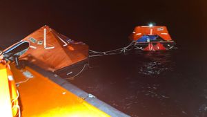 BREAKING | Trei drone au lovit petrolierul Gas Lisbon, susține un marinar din echipaj / Nicușor Dan: ”Incident grav. Instituțiile statului sunt în alertă” / Nava cu aproape 4000 de tone de propan se îndrepta spre Ucraina / Trei răniți transportați la spital
