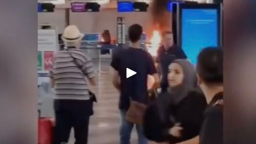 Un bărbat a incendiat un birou din Aeroportul Malpensa din Milano / A lovit cu ciocanul aparatura, iar apoi a fost imobilizat de un agent de pază  / Un terminal a fost evacuat