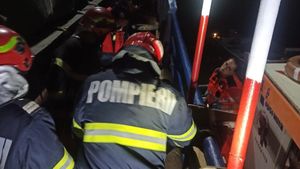 O femeie a murit după ce acoperișul unei clădiri din Otopeni a căzut în timpul furtunii care a lovit joi Capitala și județul Ilfov