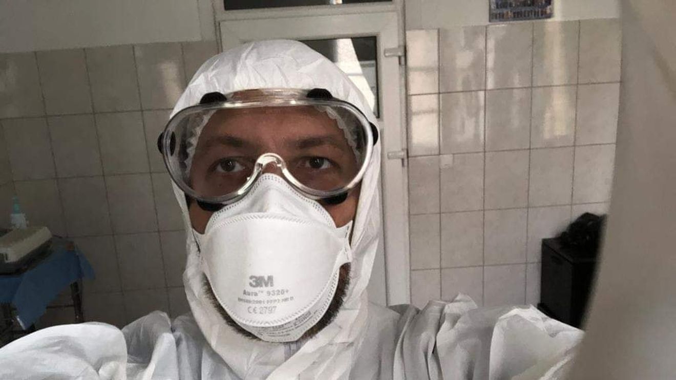 Un senator USR de profesie medic a revenit la Spitalul Judeţean Arad pentru a ajuta în pandemie