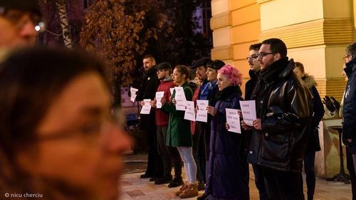 Actorii de la Teatrul Național din Cluj, protest înainte de spectacol: Respectul pentru Justiție nu e opțional