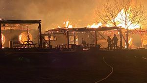 A fost extrasă cea de-a șaptea victimă carbonizată din incendiul de la Ferma Dacilor / Este vorba de un minor / Se continuă acțiunea de căutare