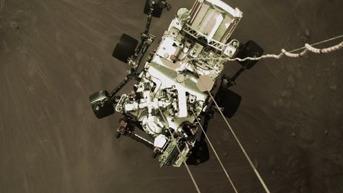 Primele imagini video de pe Marte transmise de roverul Perseverance