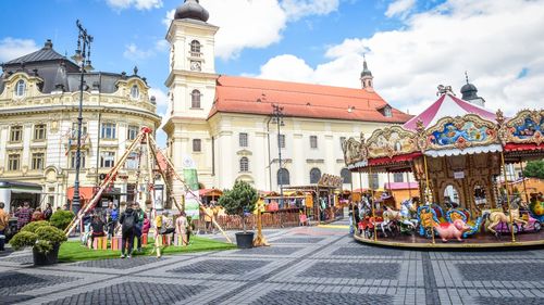 Târgul de Paști de la Sibiu se deschide vineri: în premieră se organizează un teren de mini-golf, ”accesibil tuturor categoriilor de vârstă”