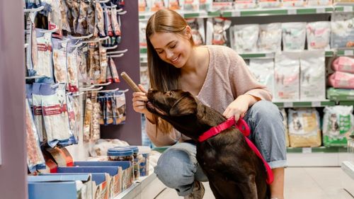 Crește naționalismul de consum în Canada: Cum afectează mișcarea „Cumpără canadian” industria produselor pentru animale