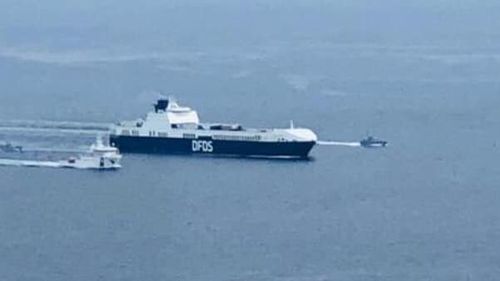 Mai mulţi piraţi încearcă să deturneze în largul oraşului Napoli o navă sub pavilion turcesc care se îndrepta spre Franţa