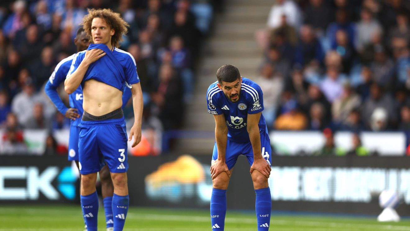 Leicester City a retrogradat din Premier League după un sezon dezastruos în care jucătorii au chefuit după demiterea antrenorului