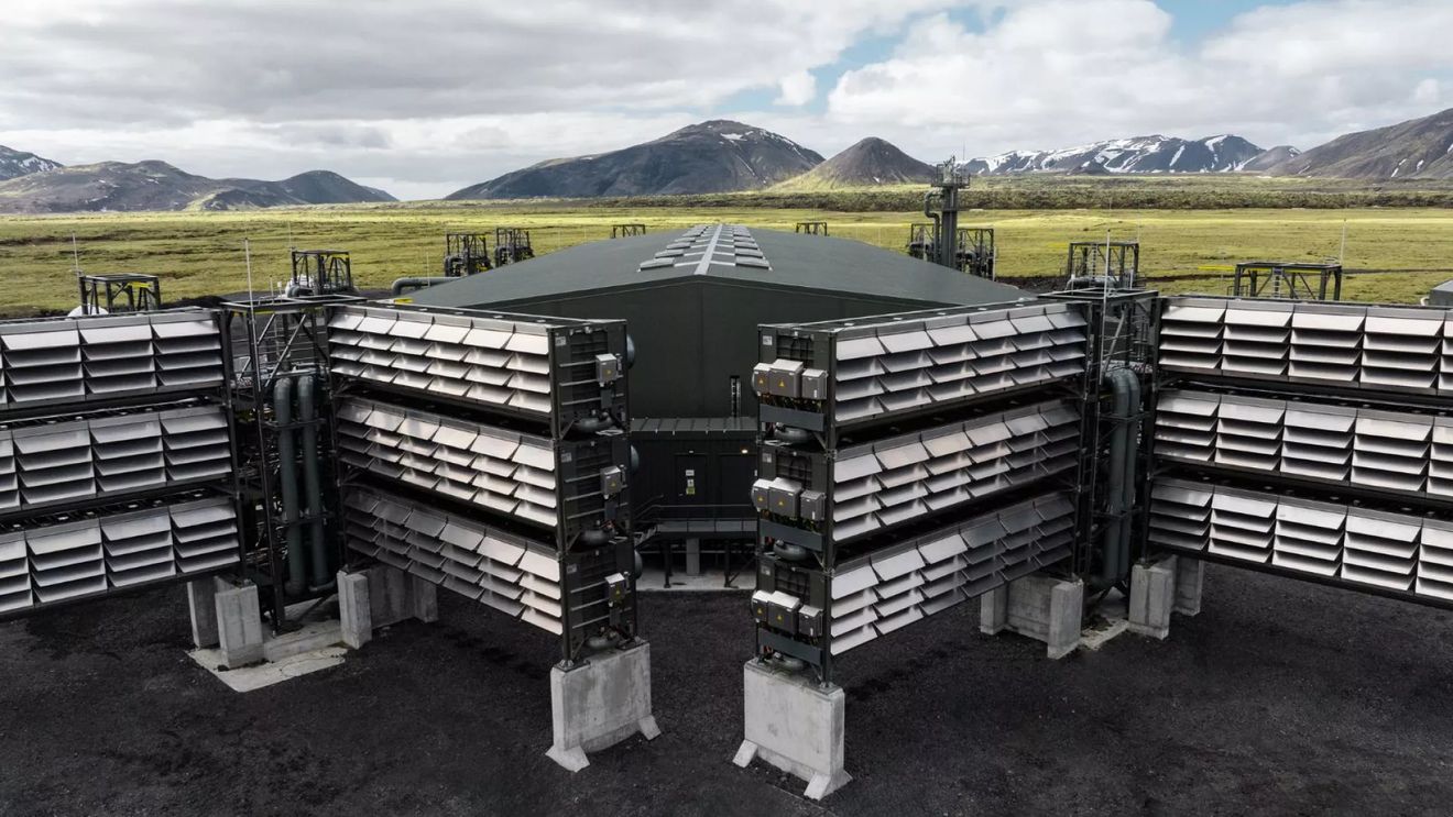 „Mammoth”: Cea mai mare instalație de captare a aerului din lume a fost inaugurată în Europa / Zeci de mii de tone de dioxid de carbon vor fi transformate în piatră