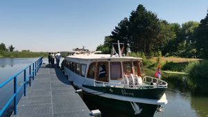 Reportaj: Legendarul vapor Pelican a trecut din nou frontiera româno-sârbă de pe Bega / Excursia din satul timișean Otelec până la ecluza de la Srpski Itebej a durat o oră
