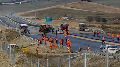Grindeanu: În toamna acestui an se va circula pe tronsonul patru al autostrăzii A7 de la Focşani la Buzău