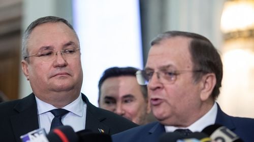 Cântec compus de președintele CJ Suceava, cântat la un festival organizat în Muzeul Satului Bucovinean / Melodia „Cine-i la un loc ne-adună, numai baciu de la stână” a fost cântată în prezența liberalului