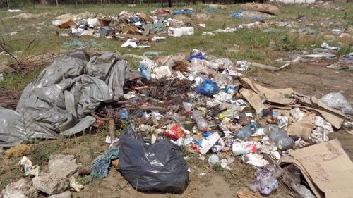 România, plină de gunoaie: o firmă și-a aruncat deșeurile lângă Castrul Roman din Galați, cel mai important monument istoric din județ