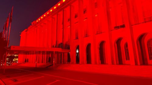 Palatul Victoria va fi iluminat în roșu duminică pentru a marca Ziua Mondială de Conștientizare a Bolii Duchenne