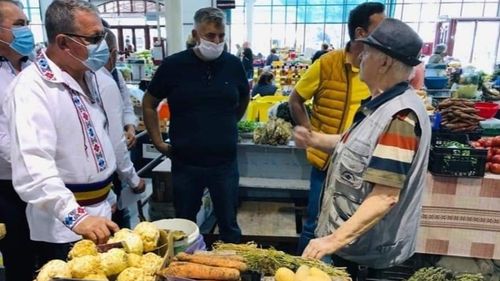 Ministrul Agriculturii: Toţi producătorii agricoli de produse româneşti vor avea în continuare acces în pieţe/ Soluțiile propuse pentru ca vânzătorii să-și poate scoate produsele la tarabă / Cum vor funcționa piețele din București