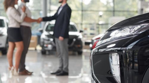 ANALIZĂ 2025 se conturează a fi un an greu pentru piața auto din România, dar și pentru șoferi. Vânzări de mașini în scădere, Rabla în aer, creșteri de costuri din toate direcțiile