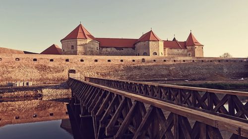 Peste 100 de cavaleri vor intra în Cetatea Făgăraș / Concerte, teatru, paradă medievală, demonstrații de luptă și expoziții