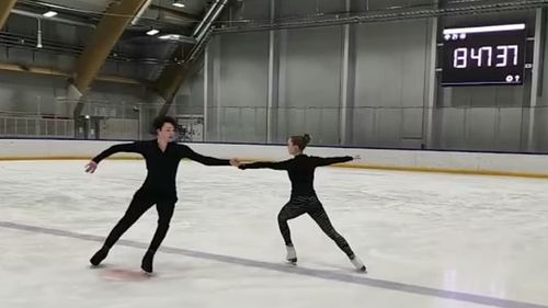 Patinaj artistic: O pereche formată din două sportive va concura în Finlanda ca urmare a modificării regulamentelor