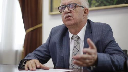 Augustin Zegrean, fost președinte al CCR, și-a depus candidatura pentru șefia Consiliului Legislativ. El îl are ca principal contracandidat pe autorul OUG 13, Florin Iordache