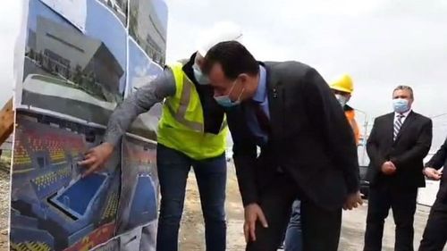 Orban a încurcat filozofii: Platon parcă avea o vorbă: mi-e drag Aristotel, dar mai drag îmi e adevărul. Îmi sunt dragi constructorii români, dar mult mai dragă îmi este construcţia de autostrăzi