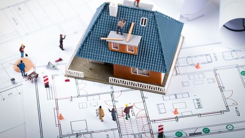 Numărul autorizațiilor de construire a scăzut cu 24,5% în prima jumătate a anului față de aceeași perioadă a anului trecut
