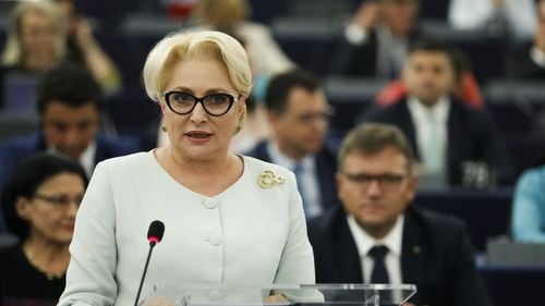 Viorica Dăncilă îi cere președintelui Iohannis să își asume ”decizia neconstituțională” de la referendum. Șefa PSD nu împărtășește opinia lui Tăriceanu, care i-a cerut demisia lui Klaus Iohannis