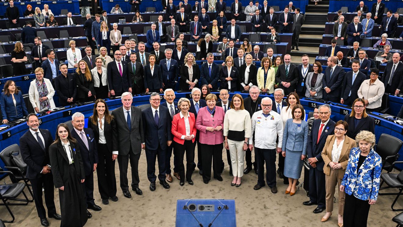 Maia Sandu, printre primii laureați ai Ordinului European de Merit, distincție acordată la Strasbourg pentru „apărarea valorilor UE” / Aceeași distincție au primit-o Angela Merkel și Lech Walesa