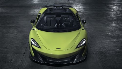 Un austriac a intrat în țară cu un McLaren de 260 de mii de dolari cu numere false / Polițiștii de frontieră nu au verificat actele mașinii / A fost prins mai târziu de polițiști drogat la volan