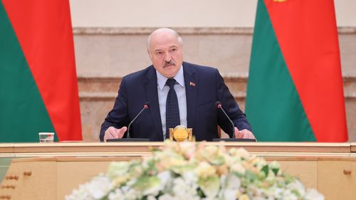 Lukașenko îi îndeamnă pe protestatarii din Kazahstan să îngenuncheze în fața militarilor și să își ceară iertare: „Este cazul să se liniştească. Ajunge! Să se așeze la masa negocierilor cu puterea”