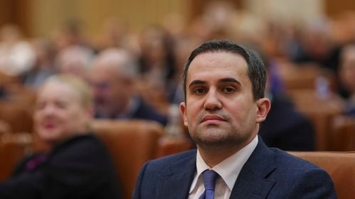 Noul șef al Camerei Deputaților, goluri ciudate în formarea sa educațională: A urmat doi ani la un liceu, un an pauză, alți doi ani la alt liceu, un an la o facultate, alți trei ani pauză