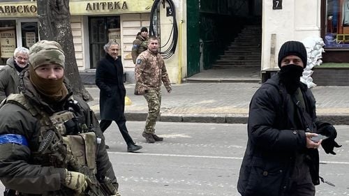 “Putin e pur și simplu stupid când vorbește despre denazificare. Ar trebui să ia exemplu de la Odesa” – filosoful francez Bernard-Henry Levy, din marele oraș de la Marea Neagră cu un important trecut și prezent evreiesc