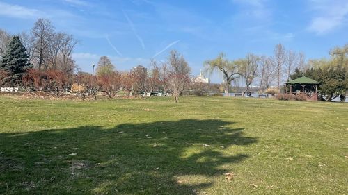 Un ansamblu monumental dedicat cântăreţului Mihai Constantinescu urmează să fie amplasat în Parcul Regele Mihai I