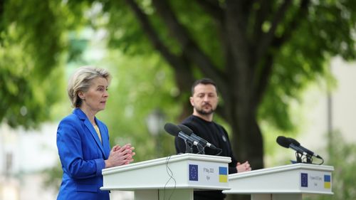 Cererile lui Zelenski la întâlnirea cu Ursula von der Leyen: Livrarea de muniţie, ridicarea restricţiilor asupra exporturilor de cereale ucrainene şi deschiderea negocierilor de aderare