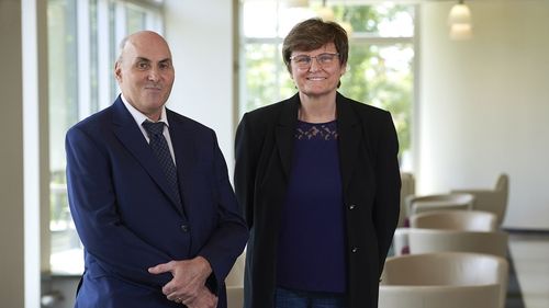 Premiul Nobel Medicina 2023: Katalin Kariko și Drew Weissman, pionieri ai vaccinurilor ARN mesager