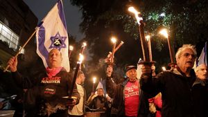VIDEO Protestele continuă în Israel, pentru al cincilea weekend consecutiv: Peste 100.000 de oameni au manifestat în 20 de orașe împotriva Guvernului Netanyahu, care include extrema dreaptă/ ”A trecut timpul politeții. Ne vom salva țara”