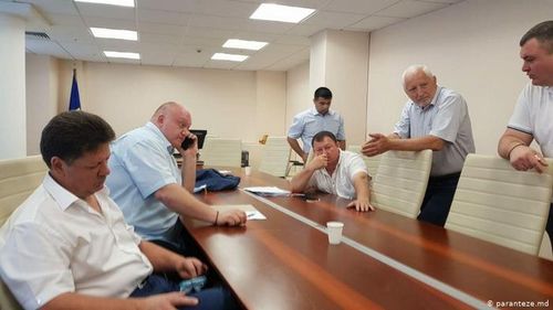 Spectacol politic la Chișinău: Deputatul "sechestrat" a reapărut și a revenit la PSRM