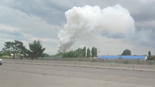 Prefectul Constanţei susține că incendiul de la fabrica de BCA a fost provocat de o explozie la o pastă sau pulbere de aluminiu, iar scânteile au ajuns într-o zonă unde erau role de carton bitumat