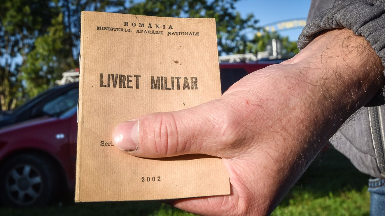 Rezerviști din Sibiu, la ordinul de chemare la exercițiul militar: „Dacă e nevoie, îmbrăcăm haina de soldat și luăm arma pe umăr. Armata e un lucru bun” / „Dacă ești chemat, răspunzi, nu te ascunzi”