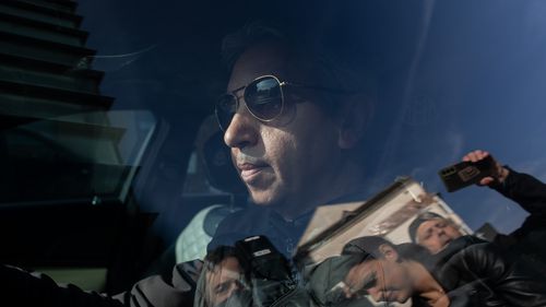 Dan Diaconescu rămâne sub control judiciar / A fost menținută obligaţia de a nu părăsi ţara / E acuzat de act sexual cu un minor şi folosirea prostituţiei infantile